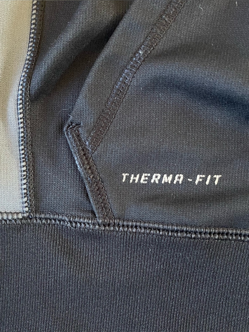 Nike Therma-FIT Boys S Black/Gray Pullover Hoodie Fleece Logo Athletic Small - Picture 3 of 8